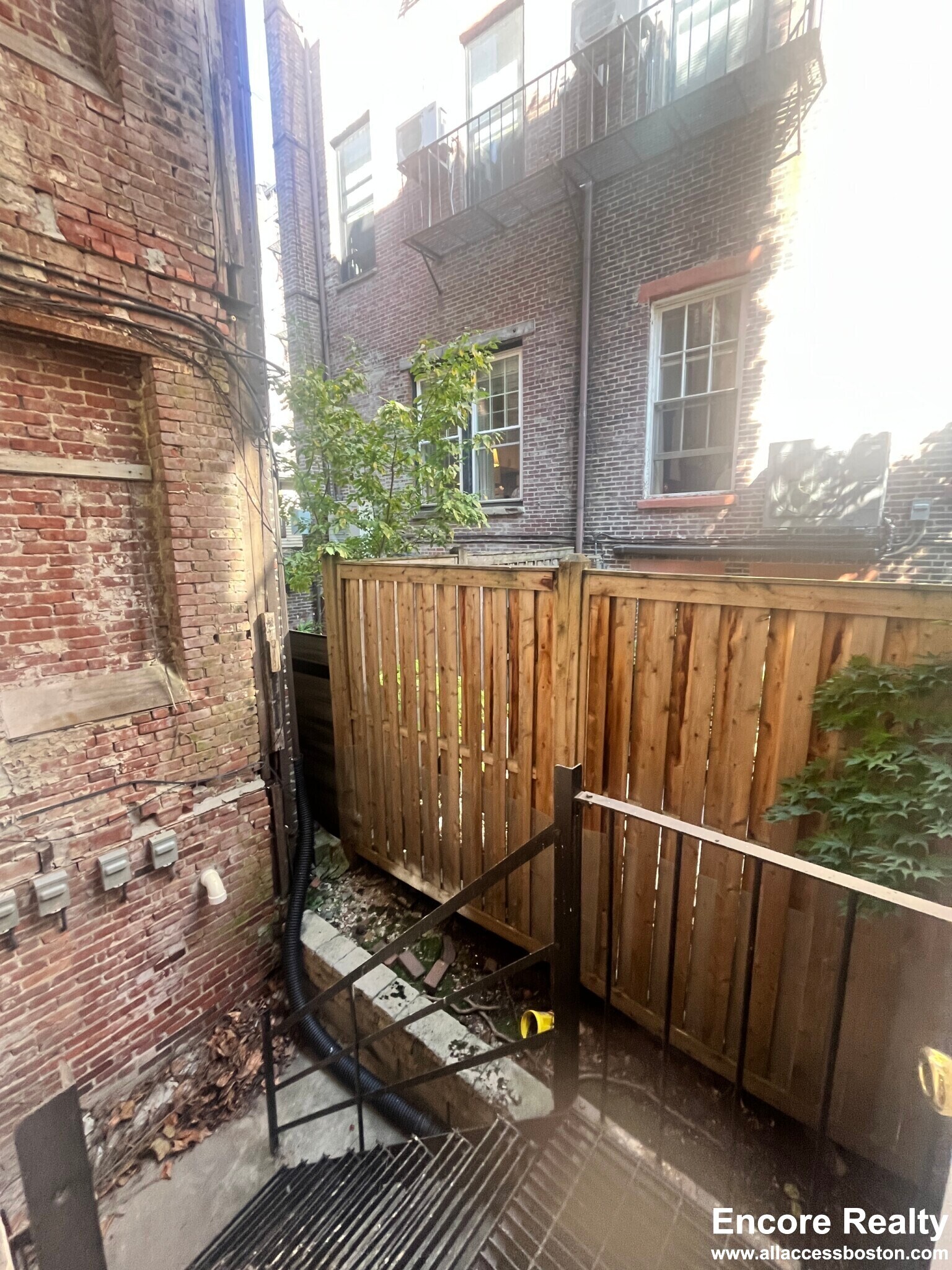 Building Photo - 51 Joy St