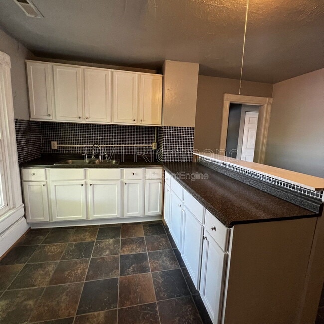 Building Photo - 104 Lee Ave