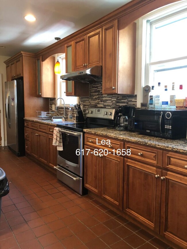 Building Photo - SEPT Incredible 5bed w/ 2 FULL bath! Right...