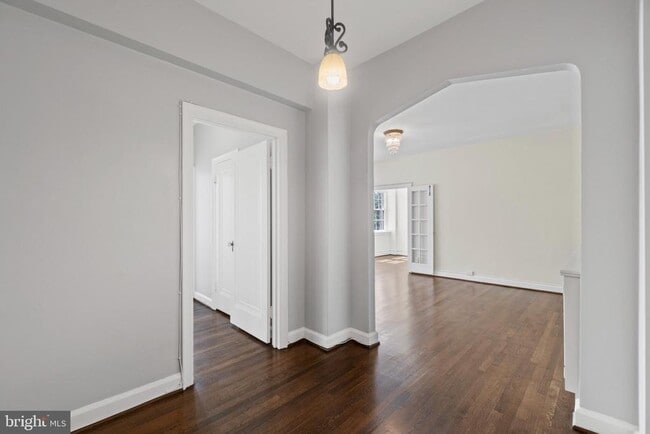 Building Photo - 2737 Devonshire Pl NW