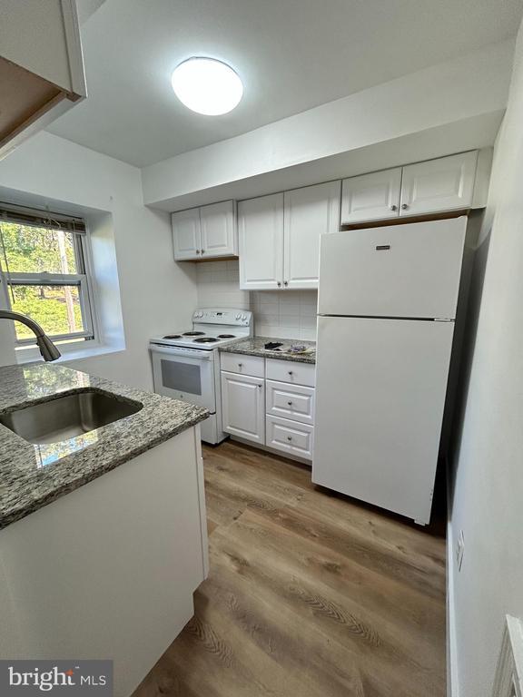Building Photo - 176 Davisville Rd