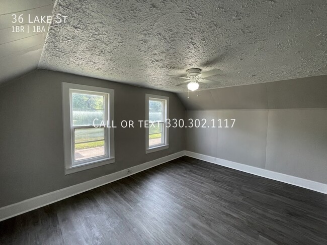 Building Photo - One bedroom one bathroom 2nd level apartme...