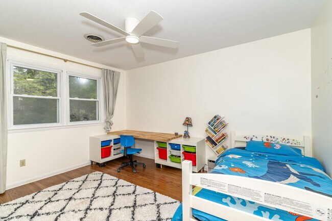 Building Photo - 1800 Lark Ln