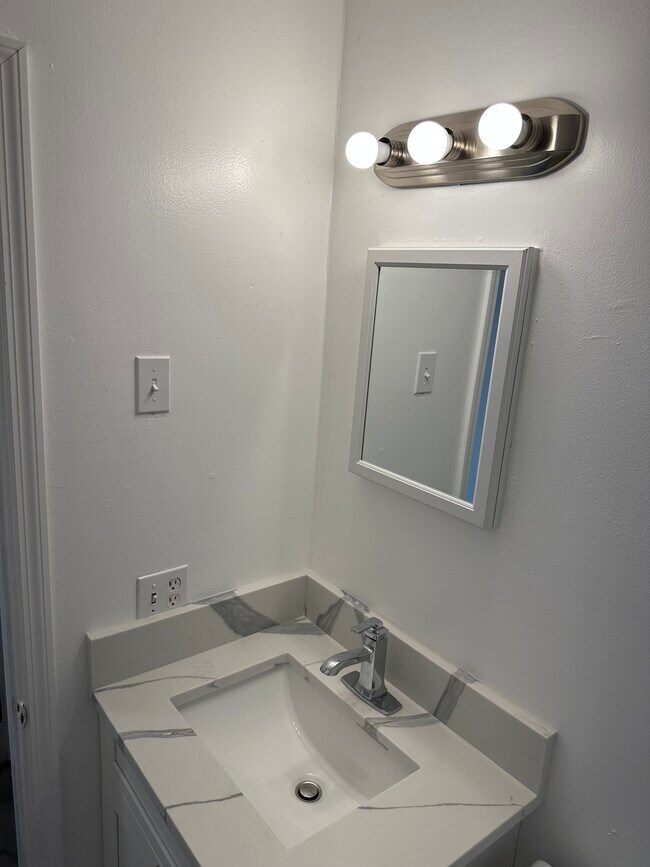 Building Photo - 2383 Chaucer St