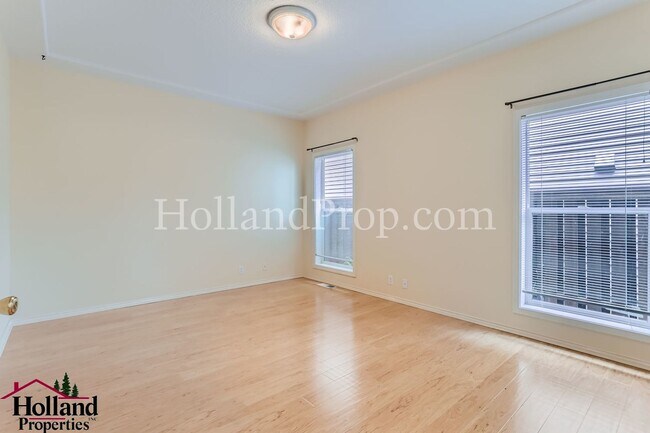 Building Photo - 1612 NE Parkside Dr