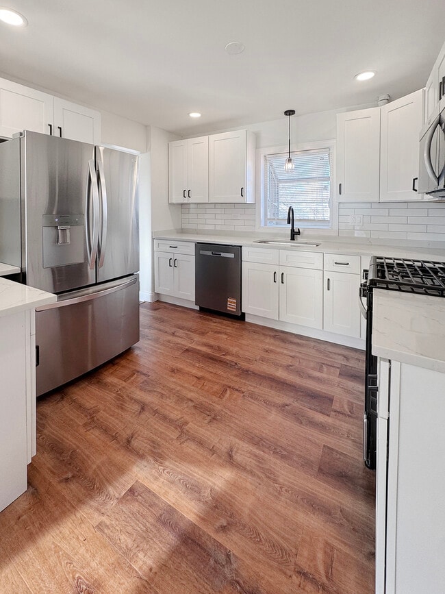 Building Photo - 9052 W 92nd St