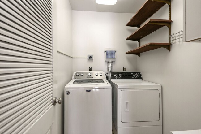 Building Photo - Newly Renovated 3BD/2BA Penthouse, 1/2 Block Off St Charles Ave. Private Roof Deck!