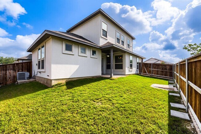 Building Photo - 401 Parkline Dr