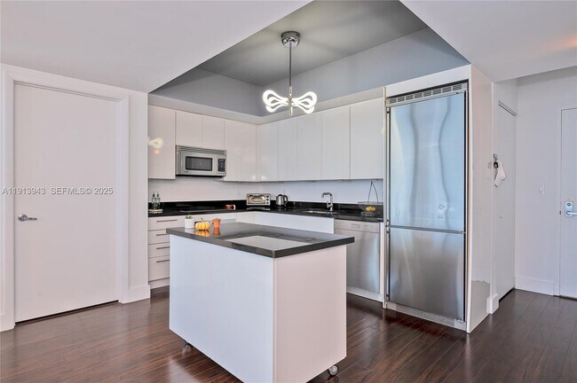 Building Photo - 92 SW 3rd St