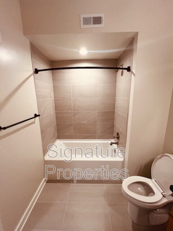 Building Photo - 712 High St