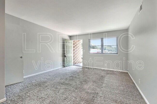 Building Photo - 3811 Carpenter Dr