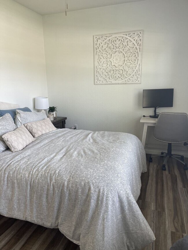 Building Photo - Beautifully Remodeled 3-Bed Condo in the Heart of Parker — Ground-Level, Stylish, and Steps From ...