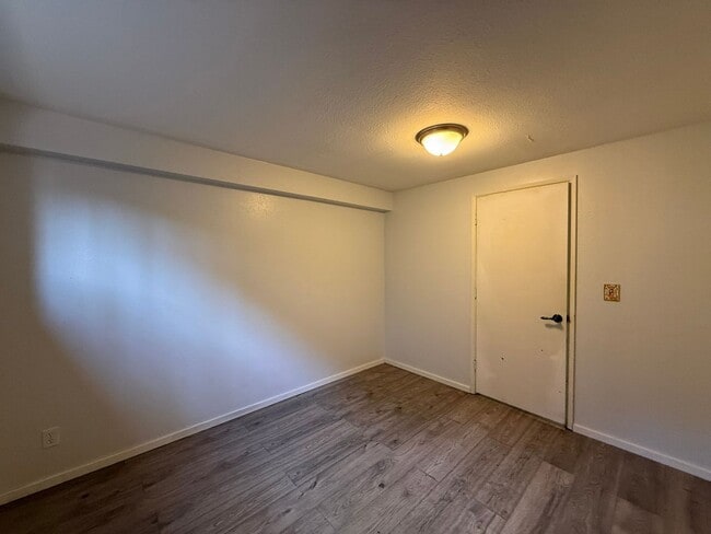 Building Photo - $500.00 OFF Move In Costs Special!