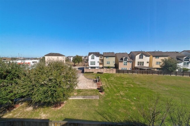 Building Photo - 3117 Clearview Cir