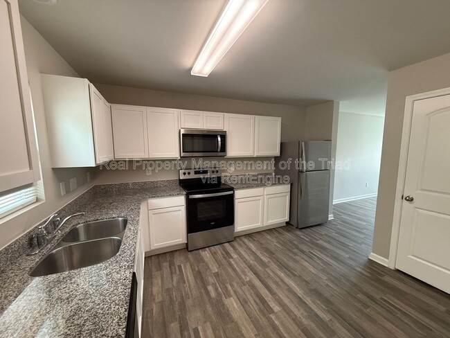 Building Photo - 3801 Miller Dr