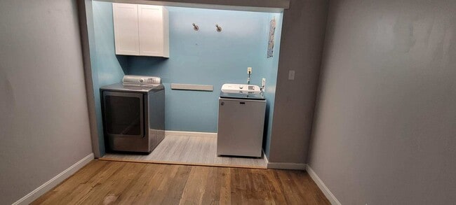 Building Photo - 3 Bd 1.5 Ba with 4 acres.