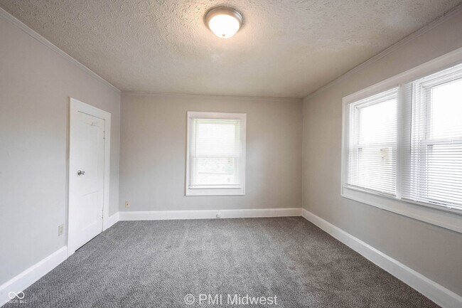 Building Photo - 411 W 40th St