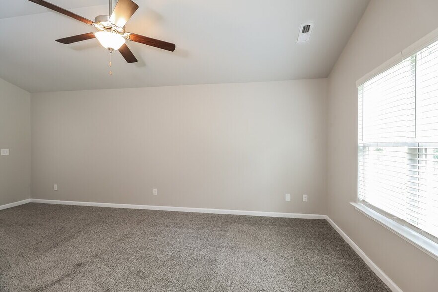 Building Photo - 1017 Helms Rd