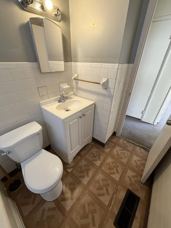 Building Photo - 3028 Northgate Ave