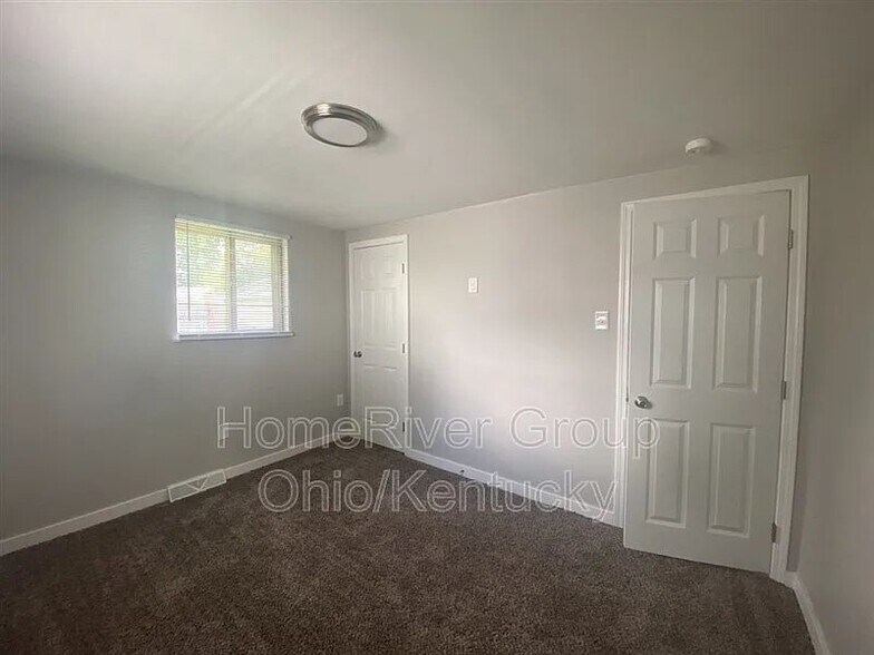 Building Photo - 4618 Farnham Ave