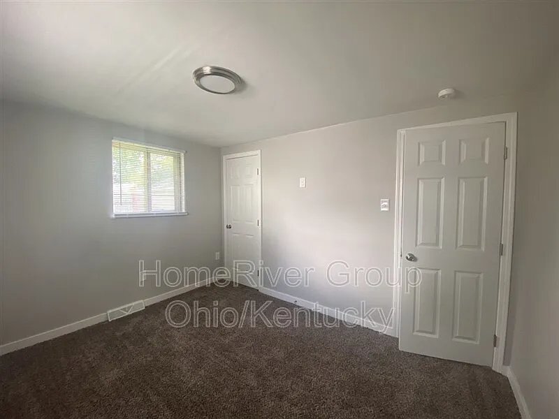 Building Photo - 4618 Farnham Ave