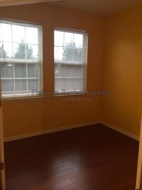 Building Photo - 244 Village Square Dr