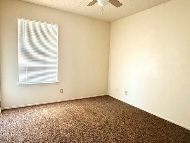 Building Photo - 8449 Viburnum Ave
