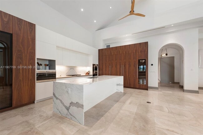 Building Photo - 432 S Hibiscus Dr