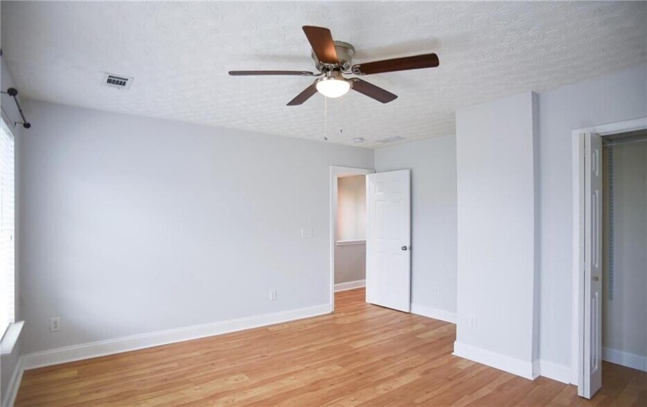 Building Photo - 6616 Splashwater Dr