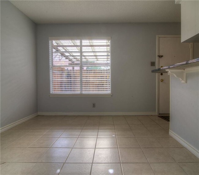 Building Photo - 7407 Shadow Hill Dr