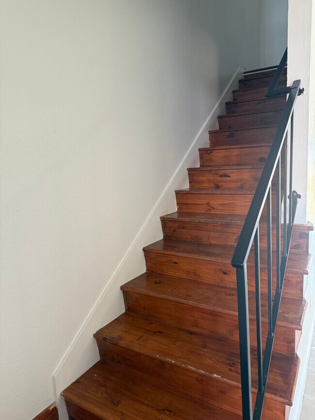 Building Photo - Spacious 2 Bedroom 2.5 Bath Condo on 5th S...