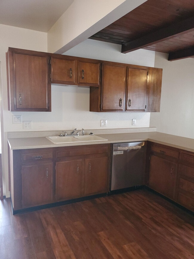 Building Photo - 3213 Center St NE