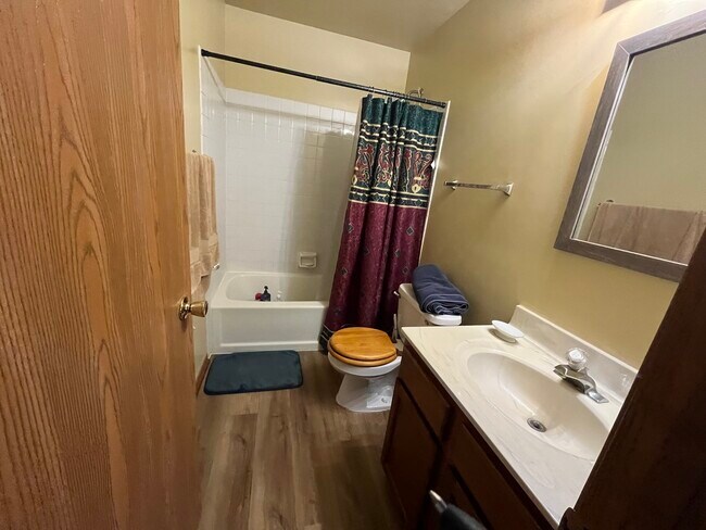 Building Photo - 965 Amberwood Pl