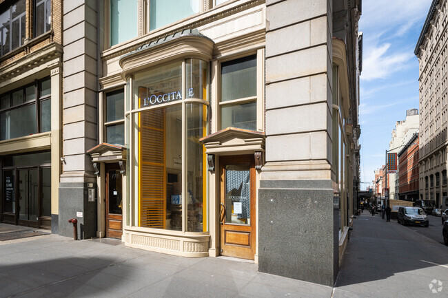 Retail Exterior - 170 Fifth Ave