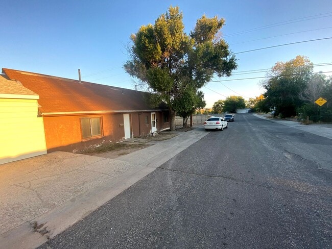 Building Photo - 821 W Main St