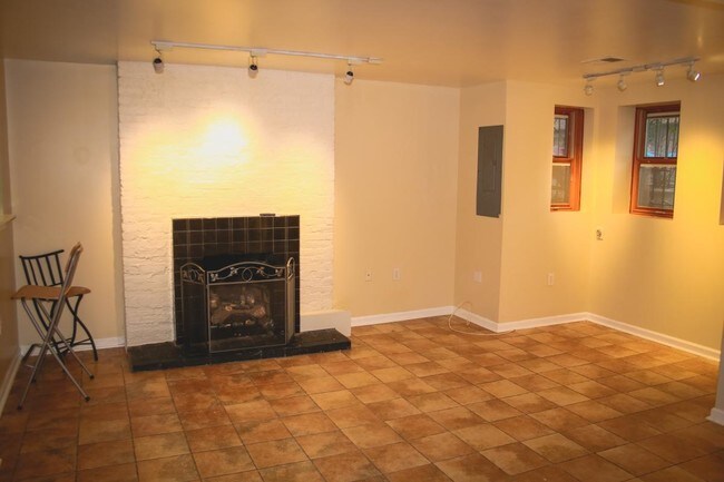 Living Room - Gas fireplace - 1535 9th St NW