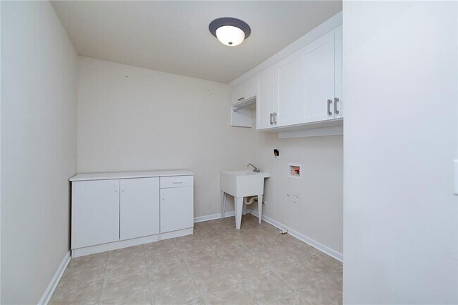 Building Photo - 1120 Bagwell Dr NW