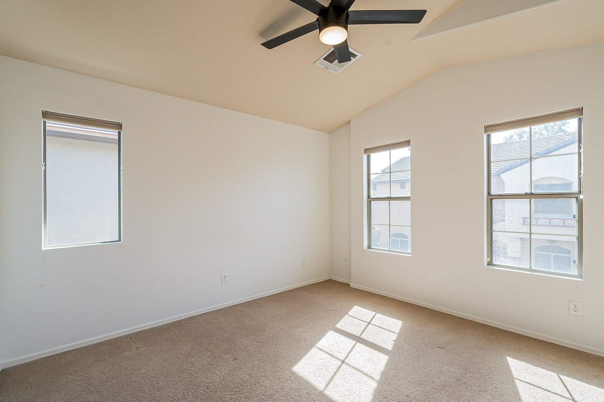 Building Photo - 2725 E Mine Creek Rd