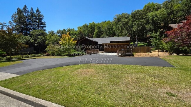 Building Photo - 5 Oak Forest Rd
