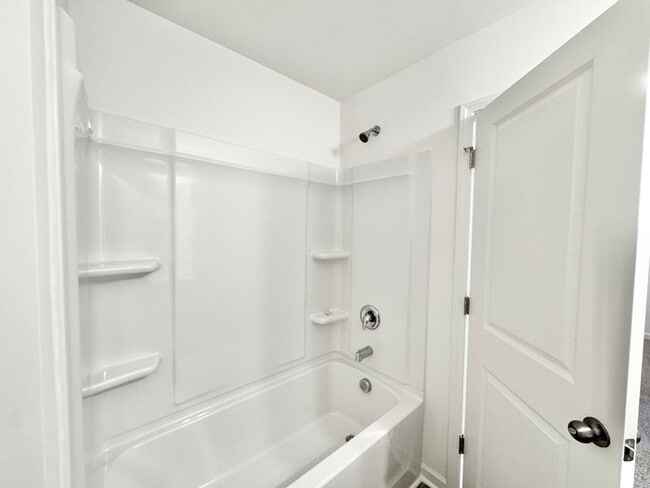 Building Photo - Three bedroom 2 1/2 bath townhome availabl...