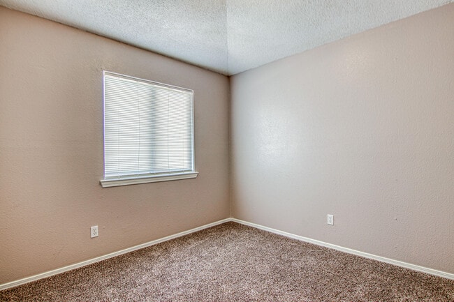 Building Photo - 2405 Tierra Humeda Dr