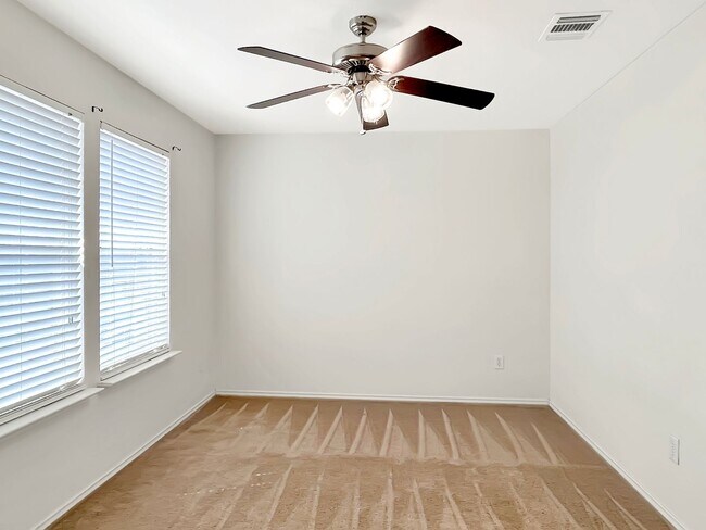 Building Photo - Spacious 5-Bedroom Retreat with Oversized Primary Suite in Converse