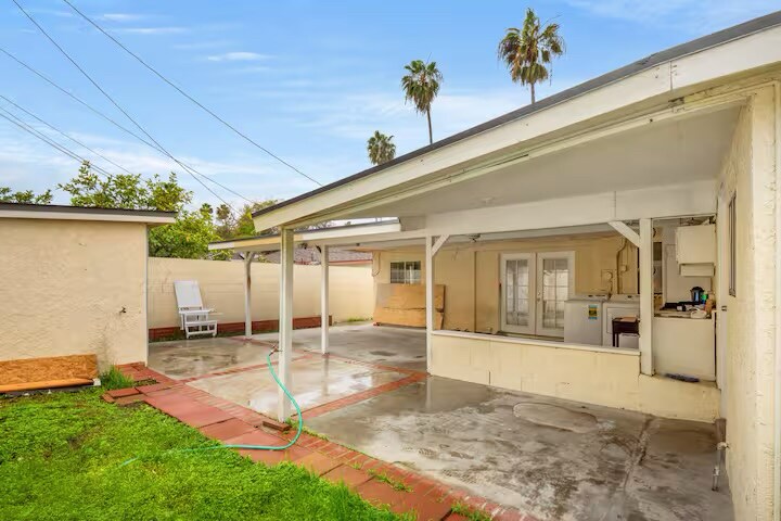 Building Photo - 430 E 184th St