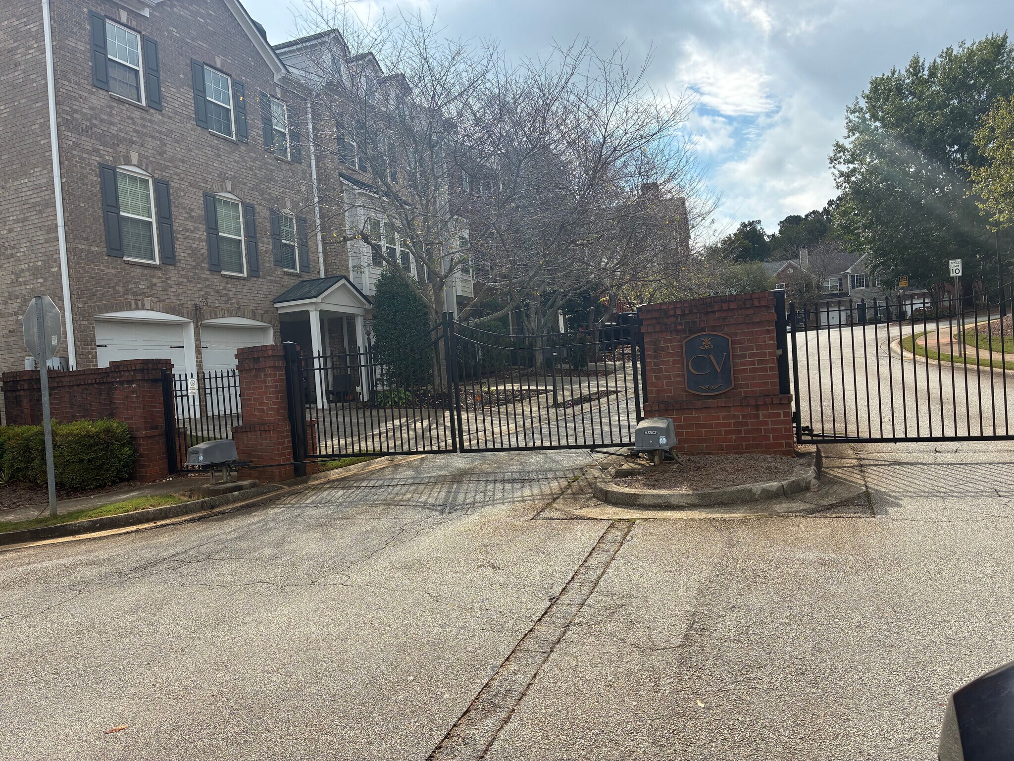 Building Photo - Room in Townhome on Chatham Ridge Dr