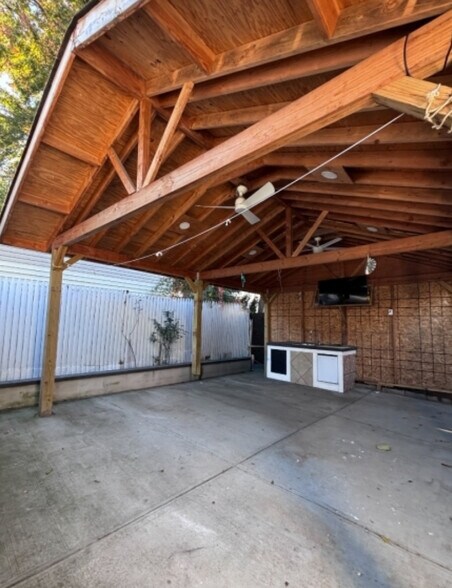 Use of Yard - 260 Pacific St