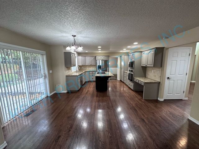 Building Photo - 4287 NE 1st St