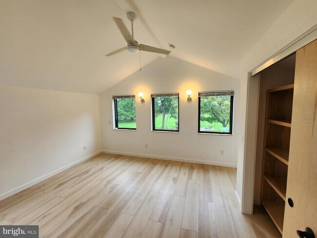 Building Photo - 1048 Prospect St