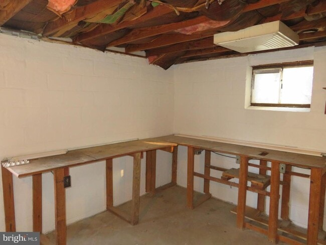 Building Photo - 26 Lakeside Dr