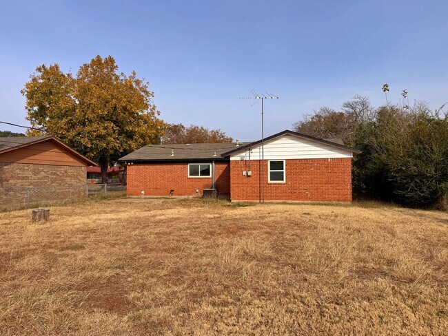 Building Photo - 3 Bed 1.5 Bath Home Close to Sheppard AFB!