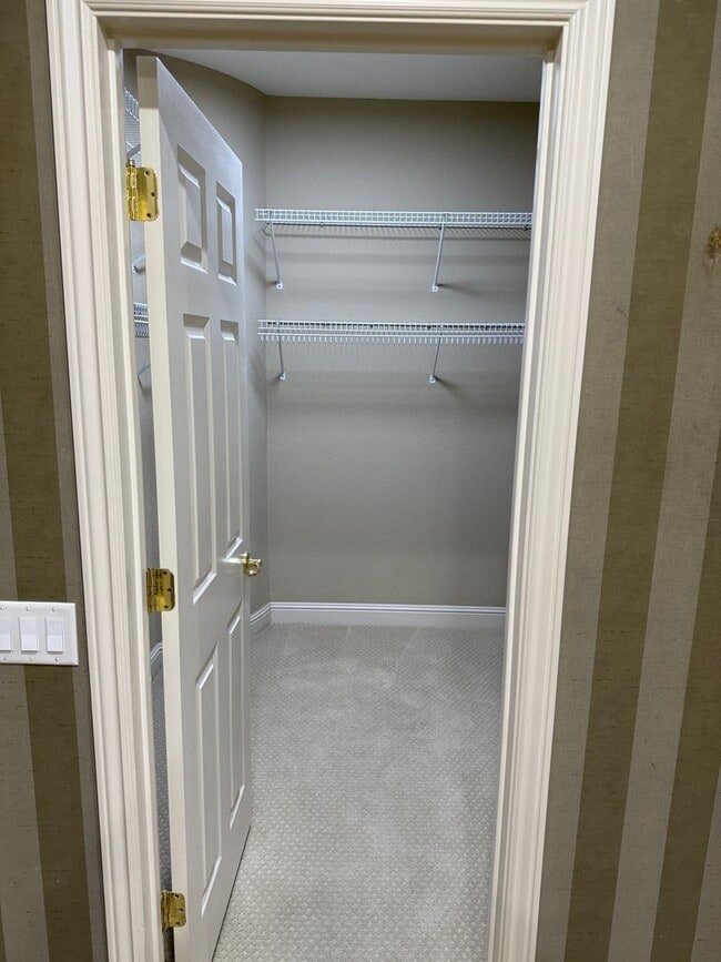 Building Photo - Beautiful 3 bedroom plus loft and office in highly sought Serrano community!